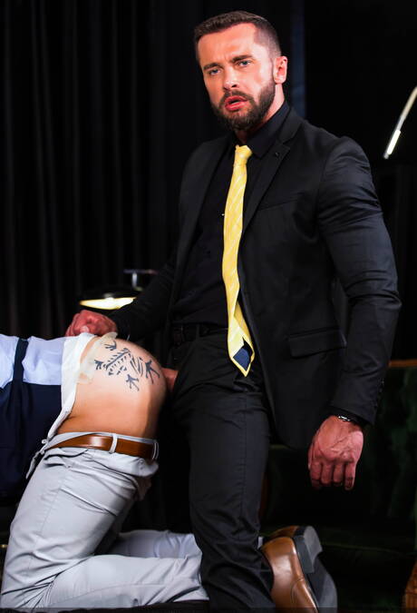 Der spanische Hot Bear Dani Robles und der norwegische Strongman Tyler Berg in einer heißen Homosexuellenszene