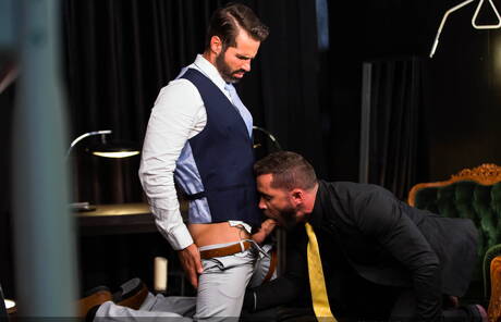 Der spanische Hot Bear Dani Robles und der norwegische Strongman Tyler Berg in einer heißen Homosexuellenszene