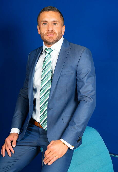 Men At Play: Hot stud Emir Boscatto and attractive guy Gustavo Cruz have a hot couple scene