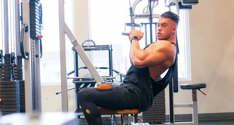 Bodybuilder Phillip? Massa get naked and showing tight butt in hot shower