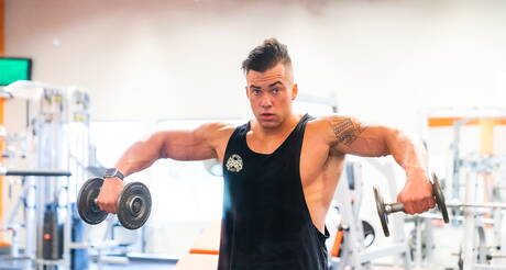 Bodybuilder Phillip? Massa get naked and showing tight butt in hot shower