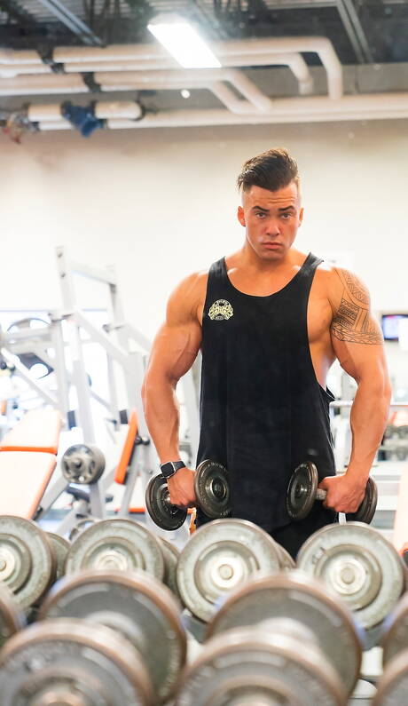 Bodybuilder Phillip? Massa get naked and showing tight butt in hot shower