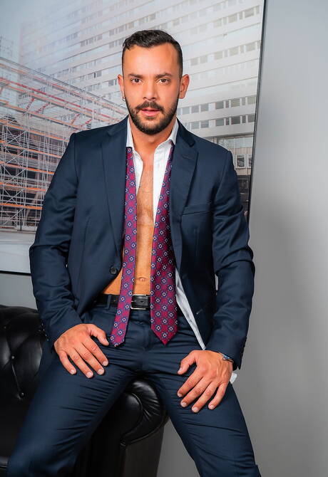 Men At Play: Canadian hunk Ethan Chase and portuguese gay bear Sir Peter fuck ass after sucking