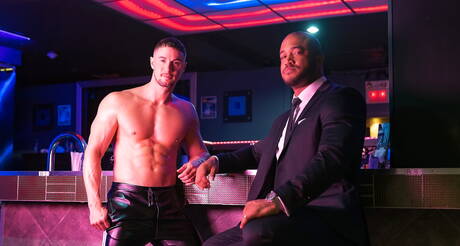 黑人肌肉男Jason Vario和加拿大身材魁梧的Skyy Knox在黑白間做愛