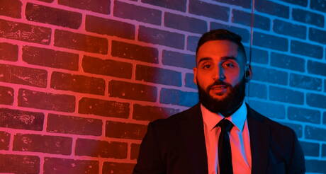 Le beau gosse latin Rocky Vallarta et le taureau canadien Tony Dangelo se sucent et se baisent