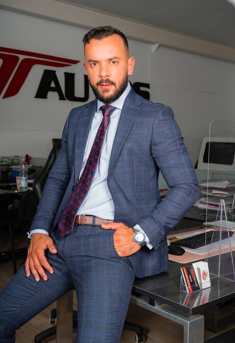 Men At Play: Spanish muscular Diego Reyes and portuguese mature bear Sir Peter fuck ass after sucking