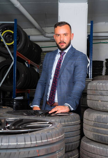 Spanish muscular Diego Reyes and portuguese mature bear Sir Peter fuck ass after sucking