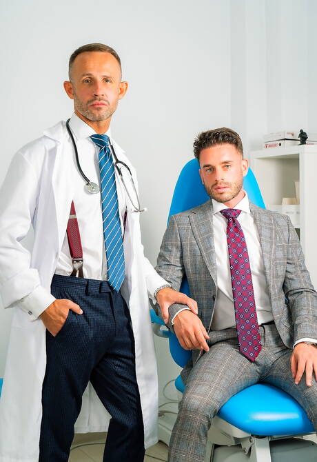 Der bullige Manuel Reyes und der harte Kerl Vadim Romanov lutschen und ficken sich gegenseitig