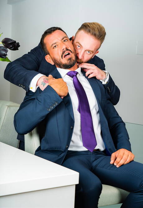 Der harte Kerl Joe Gillis und der attraktive Manuel Scalco haben eine heiße Pärchenszene