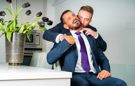 Der harte Kerl Joe Gillis und der attraktive Manuel Scalco haben eine heiße Pärchenszene