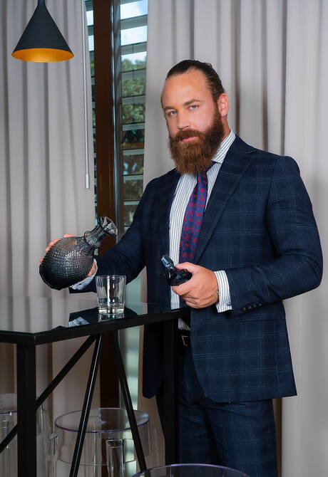 Der bullige Franky Fox und der starke Mann Logan Moore beim heißen Analsex