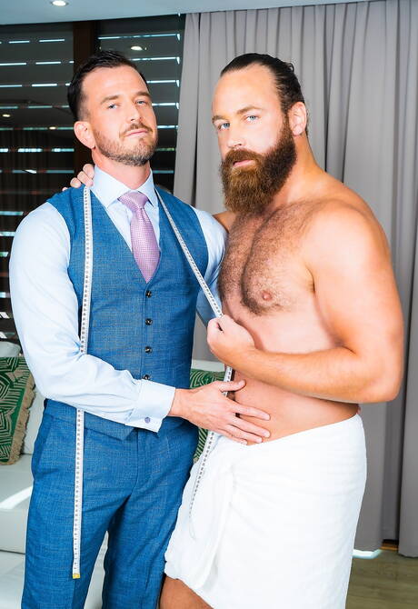 Beefy Franky Fox and strongman Logan Moore in hot anal sex