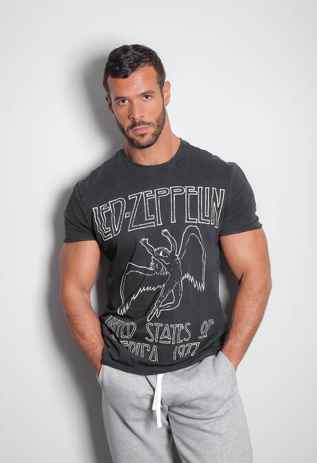 Men At Play: Attractive boy Denis Vega and hot buddy Enzo Rimenez in hard anal sex