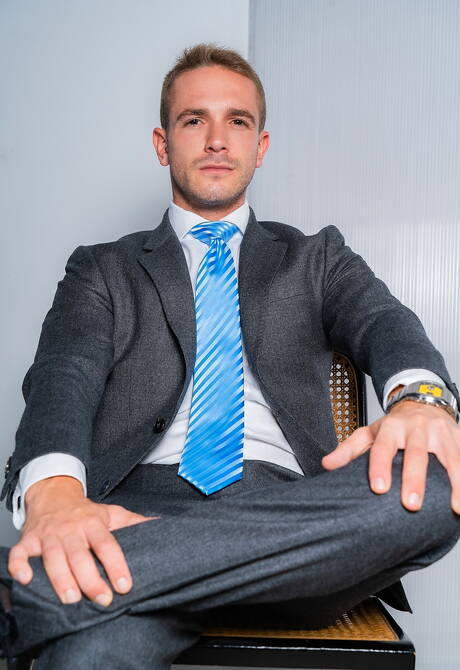 Der Hengst Apolo Adri und der spanische harte Kerl Manuel Reyes haben Analsex