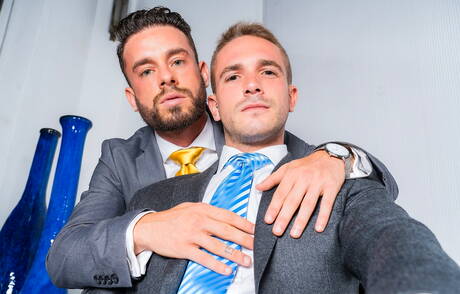 Der Hengst Apolo Adri und der spanische harte Kerl Manuel Reyes haben Analsex