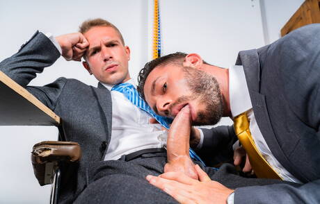 Der Hengst Apolo Adri und der spanische harte Kerl Manuel Reyes haben Analsex