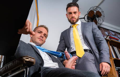 Der Hengst Apolo Adri und der spanische harte Kerl Manuel Reyes haben Analsex