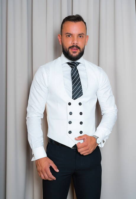 Men At Play: Beefy Franky Fox and beefcake Sir Peter have a hot sex