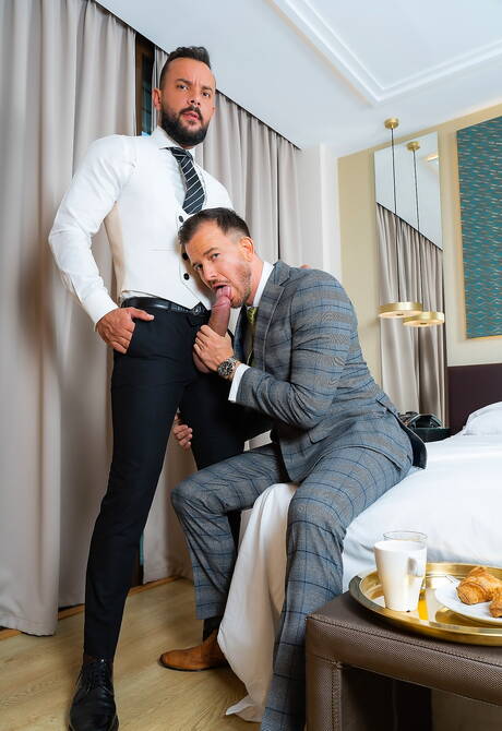 Der bullige Franky Fox und der Muskelprotz Sir Peter haben heißen Sex