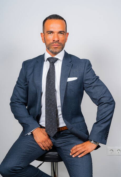 Der harte Kerl Dani Robles und der muskulöse Nicholas Bardem bohren einen Arsch