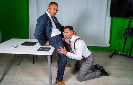 Der harte Kerl Dani Robles und der muskulöse Nicholas Bardem bohren einen Arsch