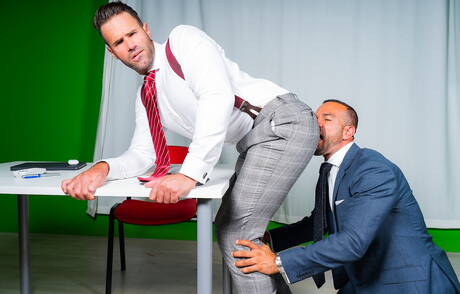 Der harte Kerl Dani Robles und der muskulöse Nicholas Bardem bohren einen Arsch