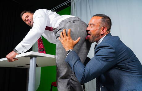 Der harte Kerl Dani Robles und der muskulöse Nicholas Bardem bohren einen Arsch