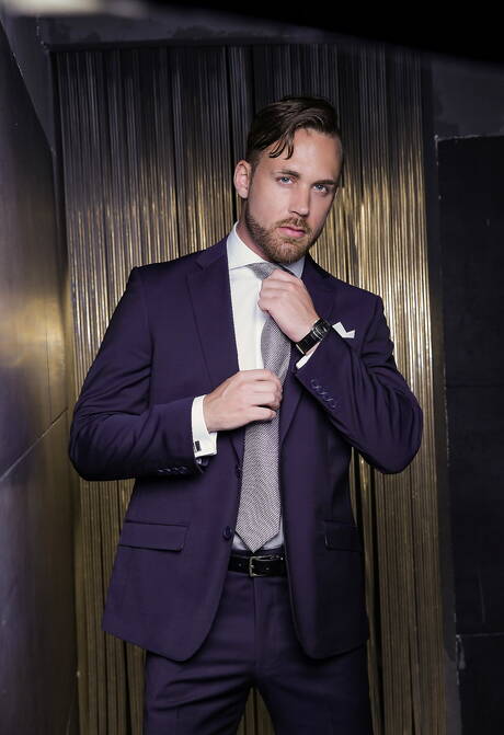 Der Russe Dato Foland und der holländische harte Kerl Logan Moore haben guten Analsex