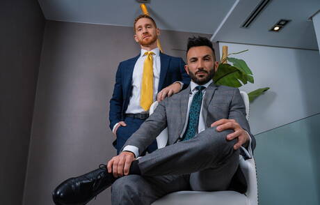 Superstud Johnny Viper en de goed gebouwde Australische Leander zuigen en neuken elkaar