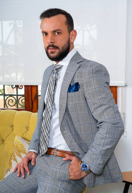 Der englische Muskelprotz Lukas Daken und der portugiesische heiße Bär Sir Peter haben guten Analsex