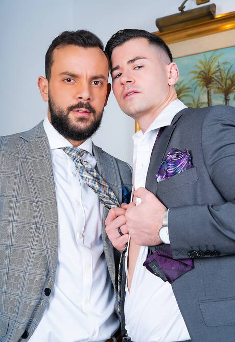 Der englische Muskelprotz Lukas Daken und der portugiesische heiße Bär Sir Peter haben guten Analsex