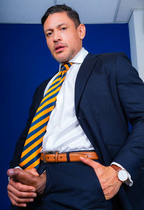 Der attraktive John Rodriguez und der schöne Kerl Nicholas Bardem haben harten Analsex