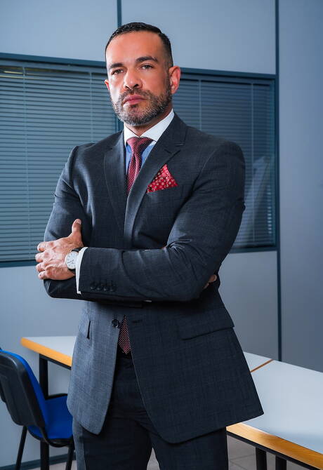 Der attraktive John Rodriguez und der schöne Kerl Nicholas Bardem haben harten Analsex