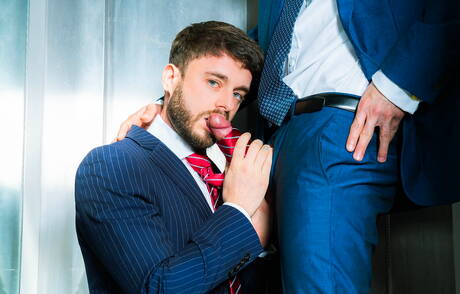 Stud John Brachalli and strongman Manuel Reyes fuck after dick sucking outdoor