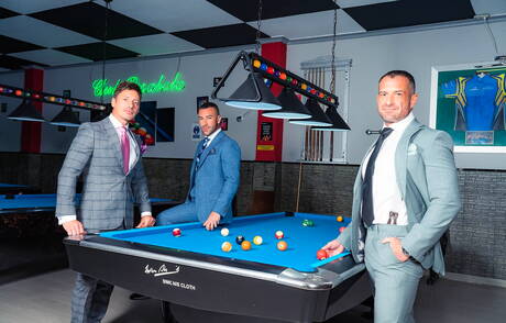 Die sexy Jungs David Linset, Gustavo Cruz und Steve Jouret haben Analsex zu dritt