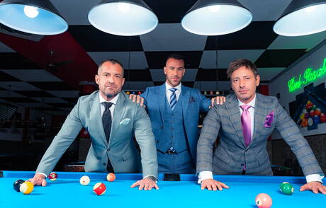 Die sexy Jungs David Linset, Gustavo Cruz und Steve Jouret haben Analsex zu dritt