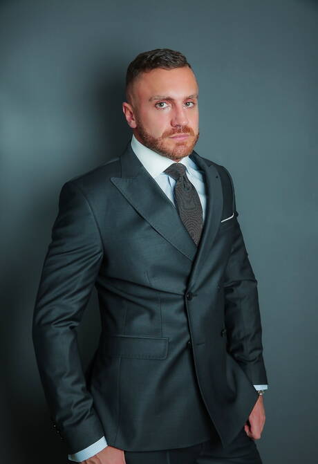 Le culturiste latin Emir Boscatto et le beau gosse polonais Kayden Gray ont des relations sexuelles torrides