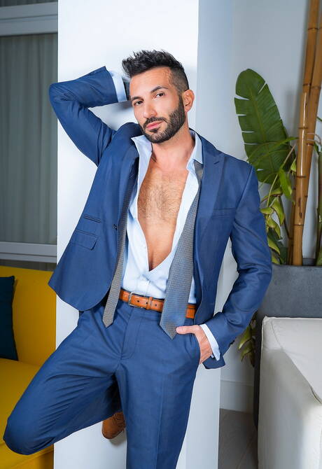 硬漢布魯諾馬克斯和強壯的約翰尼維珀在浴缸裡鑽屁股