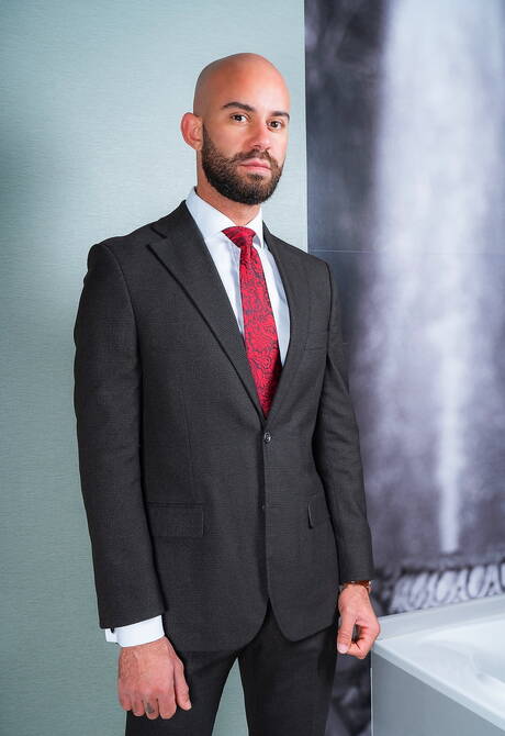 Tough guy Bruno Max and beefy Johnny Viper drilling an ass in bath