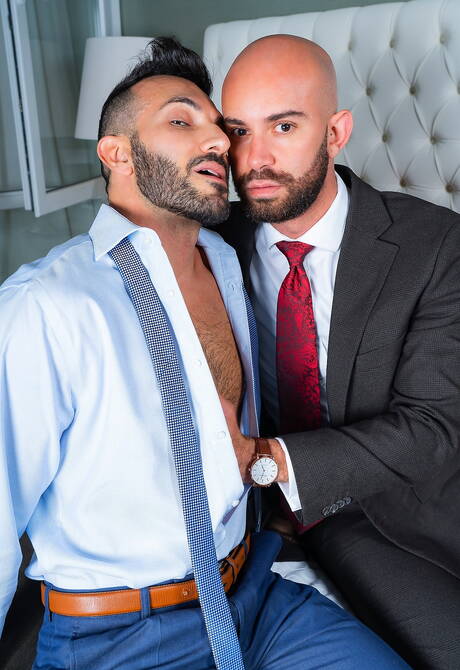 Tough guy Bruno Max and beefy Johnny Viper drilling an ass in bath