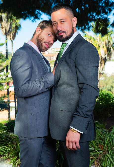 帥哥克里斯蒂安·薩姆和帥哥加布里埃爾·菲尼克斯在戶外吸吮後操屁股