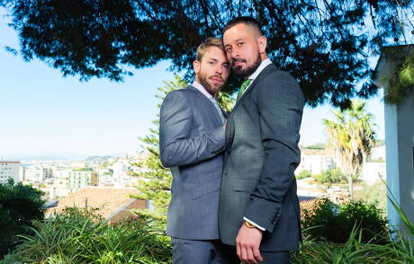 帥哥克里斯蒂安·薩姆和帥哥加布里埃爾·菲尼克斯在戶外吸吮後操屁股