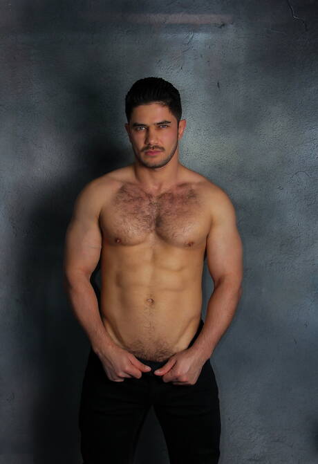 Men At Play: Russian husky guy Dato Foland and portuguese muscular Hector De Silva bondaged