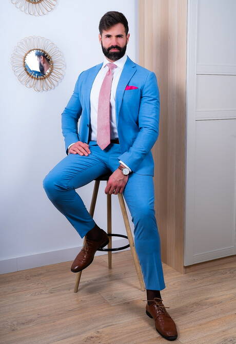 Der spanische reife Bär Dani Robles und der starke Mann Joe Casio haben eine heiße Paarszene unter einer heißen Dusche