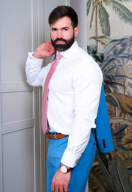 Der spanische reife Bär Dani Robles und der starke Mann Joe Casio haben eine heiße Paarszene unter einer heißen Dusche