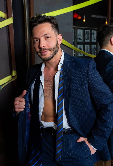 Die sexy Jungs D.dan, John Brachalli und Nicholas Bardem lutschen und ficken sich gegenseitig