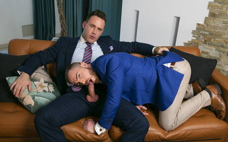 Le beau gosse écossais Jp Dubois et le beau gosse hollandais Logan Moore ont une bonne relation sexuelle