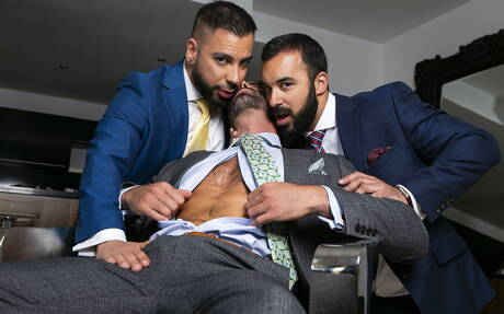 Die heißen Kumpels Dani Robles, Noel Santoro und Xavi Duran lutschen und vögeln sich gegenseitig