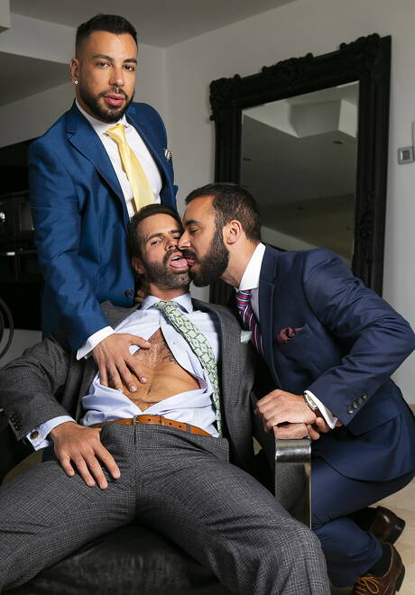 Die heißen Kumpels Dani Robles, Noel Santoro und Xavi Duran lutschen und vögeln sich gegenseitig