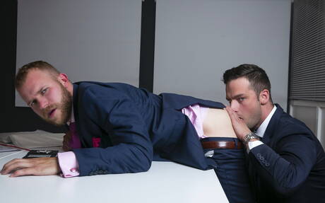 Well-built Damon Heart and husky guy Malek Tobias fuck after blowjob